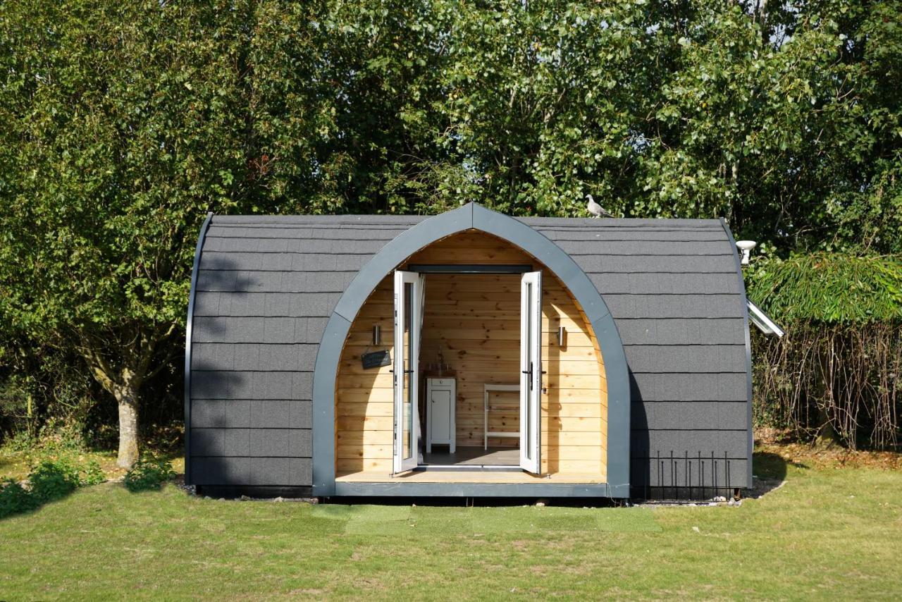 The Piggery Pod Hotel Sittingbourne Exterior photo