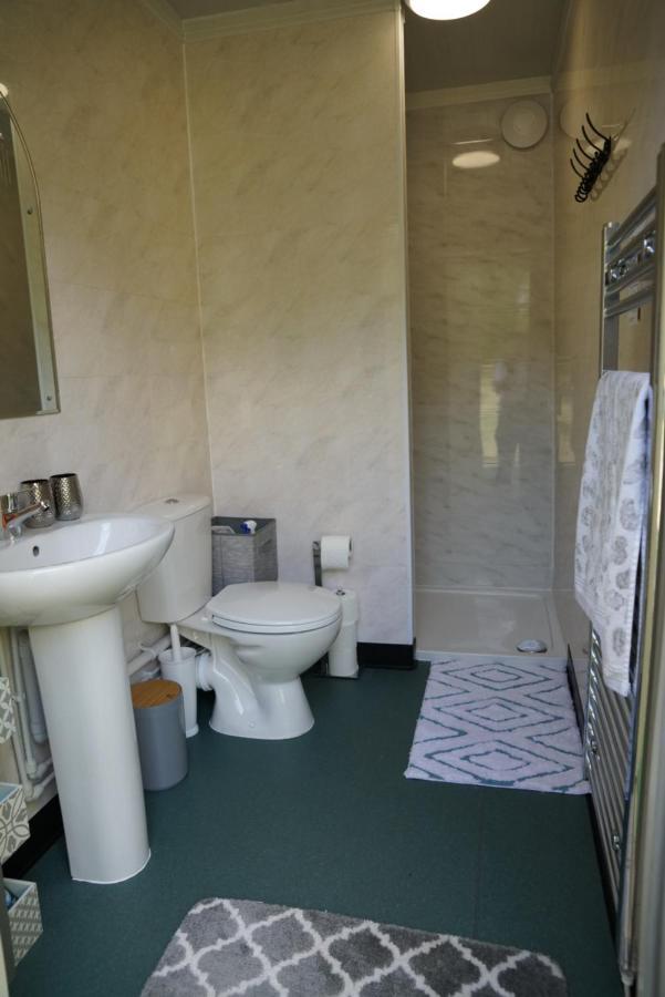 The Piggery Pod Hotel Sittingbourne Exterior photo
