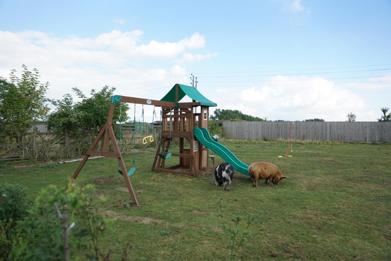 The Piggery Pod Hotel Sittingbourne Exterior photo